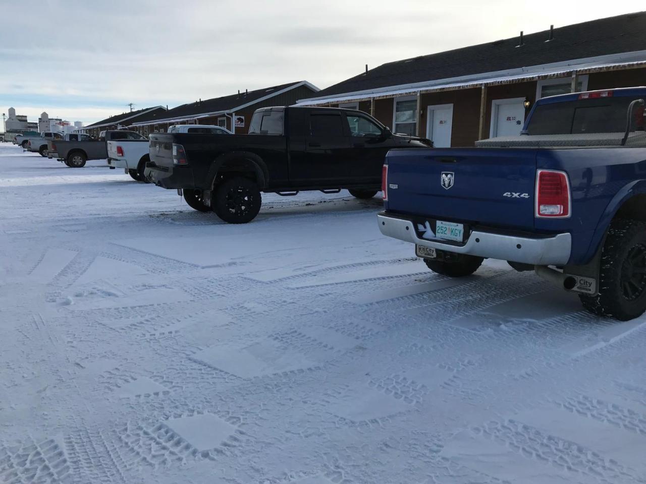 Bear'S Den Lodge Shaunavon Exterior foto