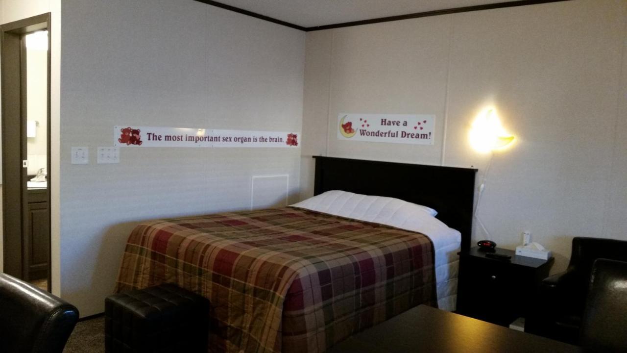Bear'S Den Lodge Shaunavon Exterior foto